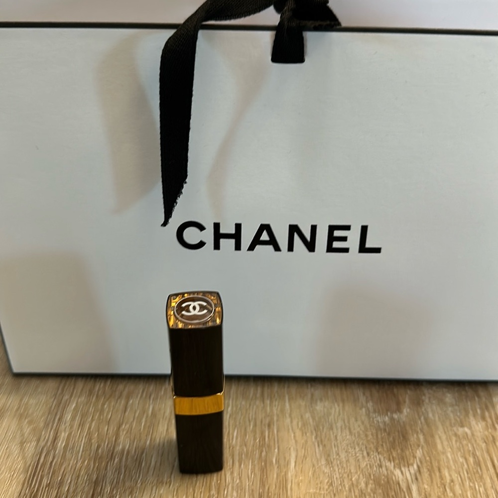 Chanel 54 Boy color comes with box